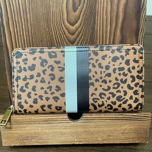 NWT Fossil Logan Zip Around Cheetah Wallet